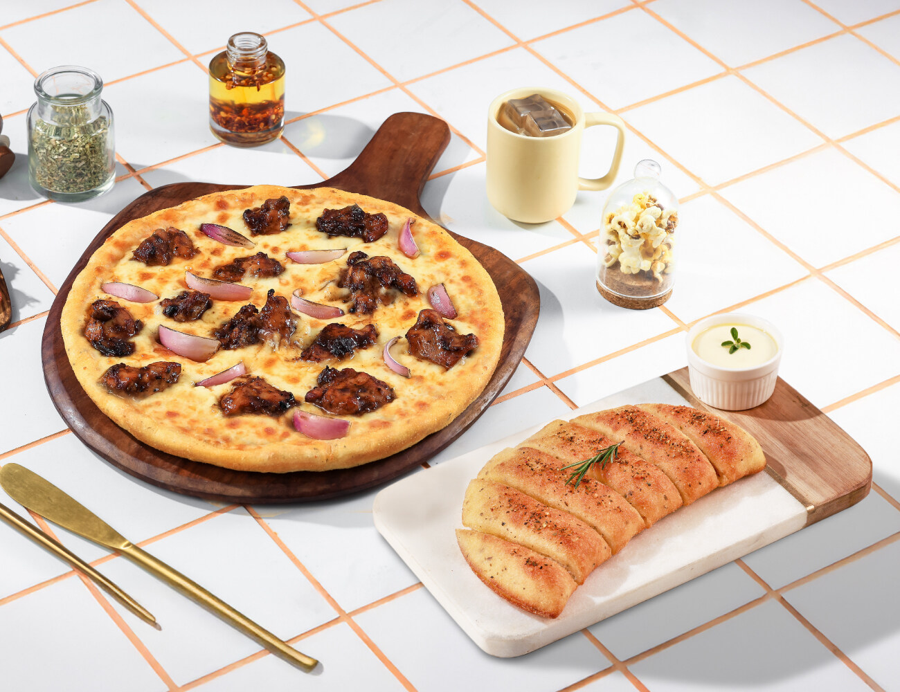 Grillhouse Chicken Pizza [7" Regular] + Garlic Bread & Dip