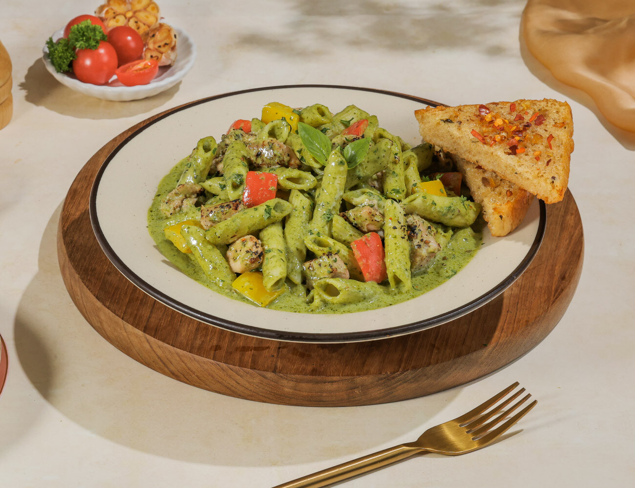 Chicken & Bell Peppers Pesto Pasta