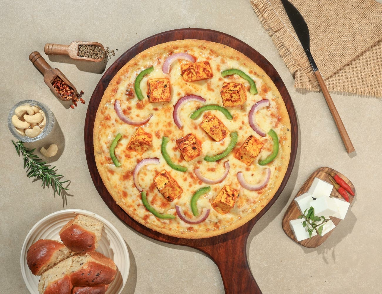 Smoked Makhani Paneer Pizza [10" Big]