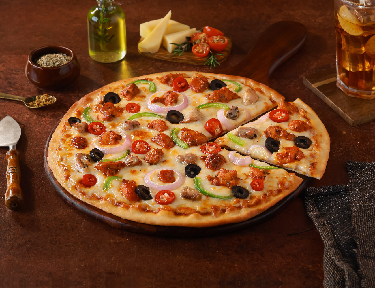 Chicken Domination Cheese Blast Pizza [10" Large]